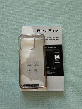 iPhone 14 Pro Case and privacy screen protector